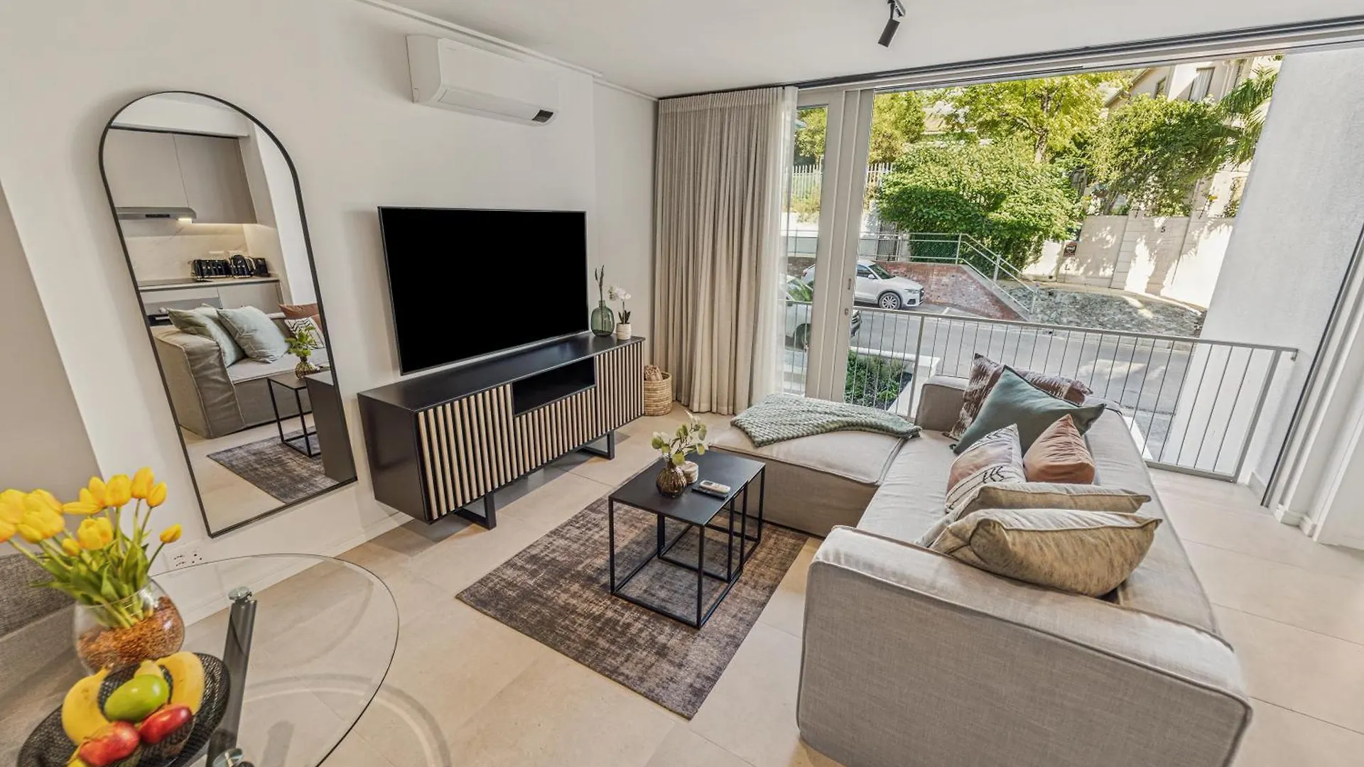 Modern Apartment In Trendy Green Point, Cape Town