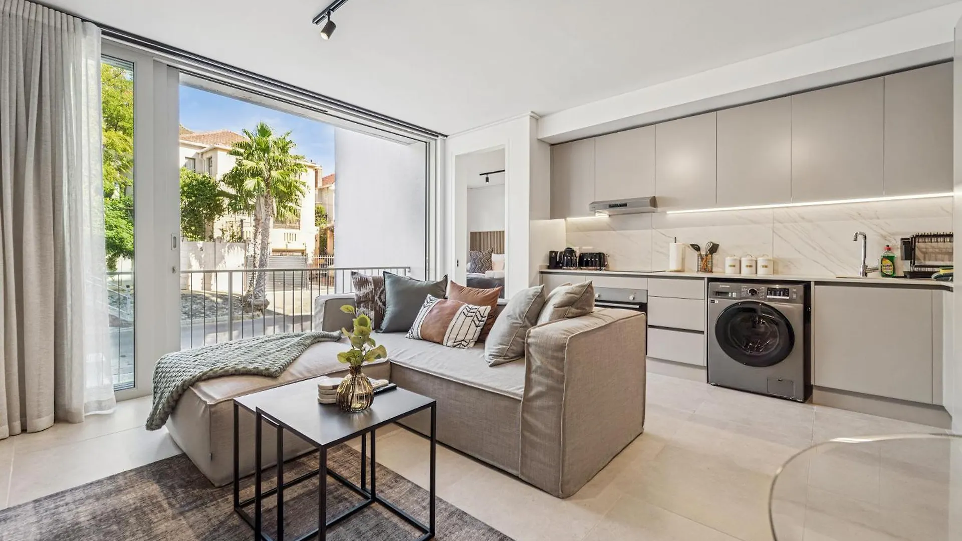 Modern Apartment In Trendy Green Point, Cape Town